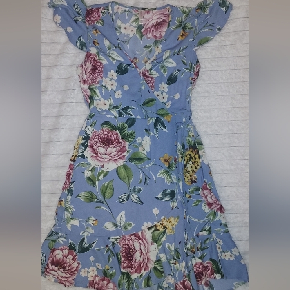 4/$18 Xhilaration Blue and Pink Floral Mini Wrap Dress